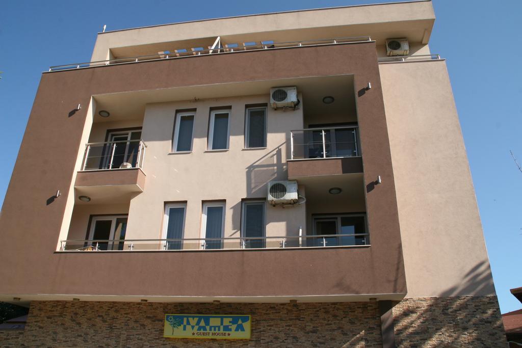 Ivatea Family Hotel Равда Экстерьер фото